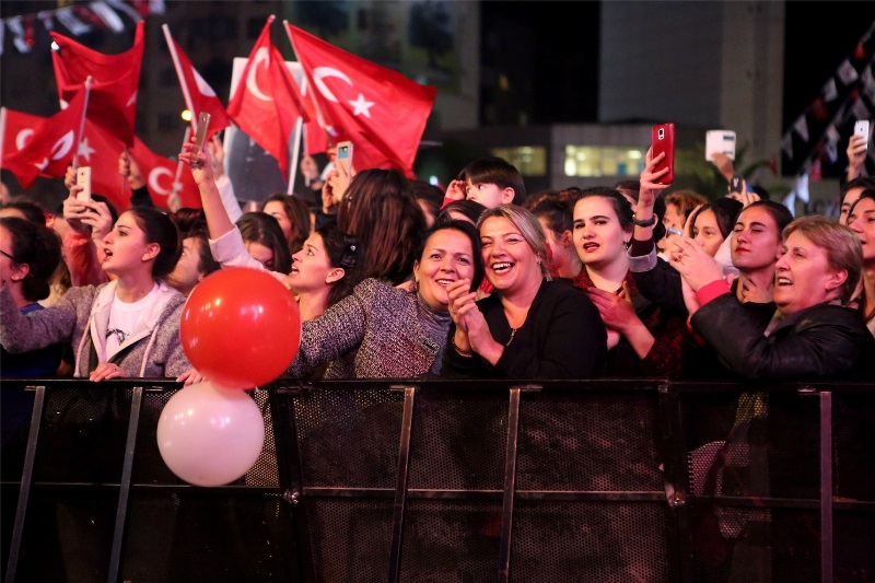 Kentin dört bir yanında Cumhuriyet coşkusu