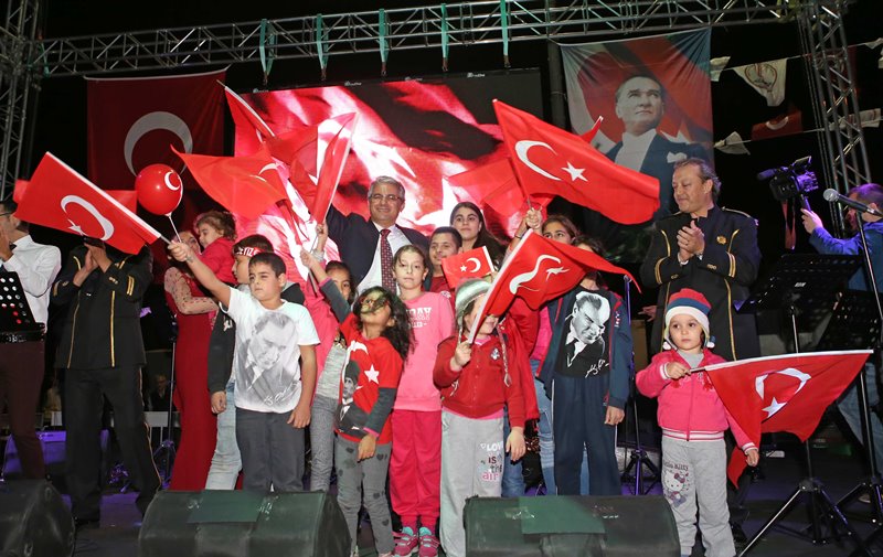 Kentin dört bir yanında Cumhuriyet coşkusu