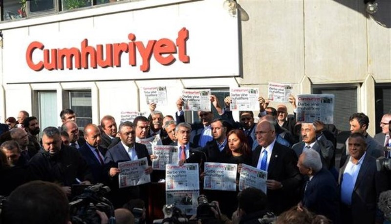 Cumhuriyet Gazetesi'ne FETÖ operasyonu
