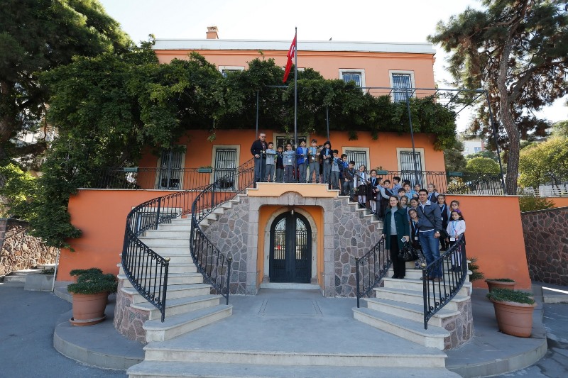 Müze müze geziyorlar
