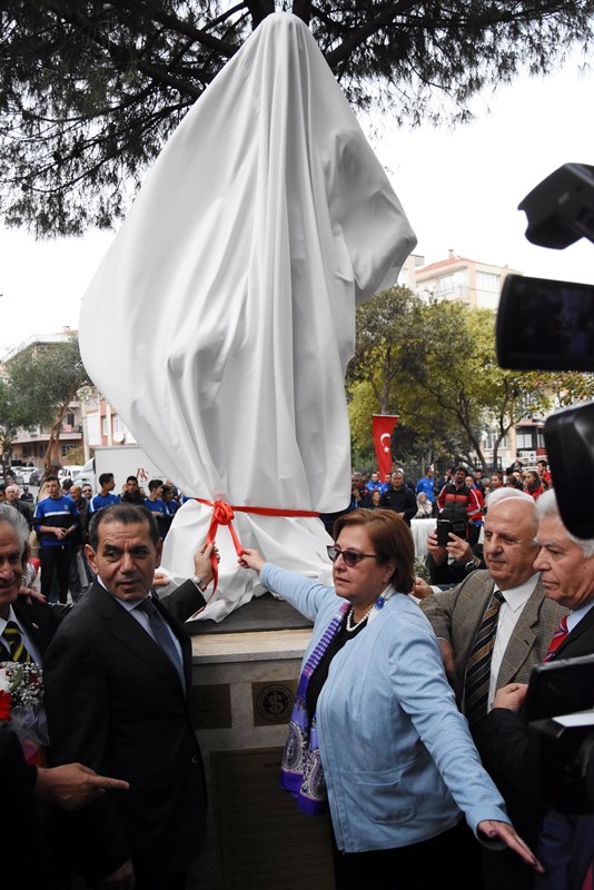 “Taçsız Kral” İzmir’de yaşayacak