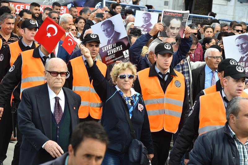 İzmir Ata'sı için tek yürek oldu