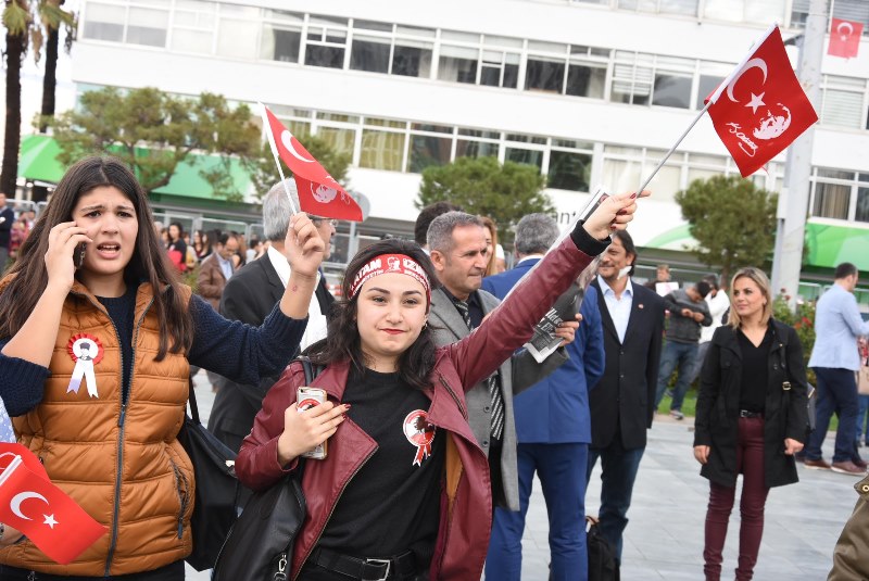İzmir Ata'sı için tek yürek oldu