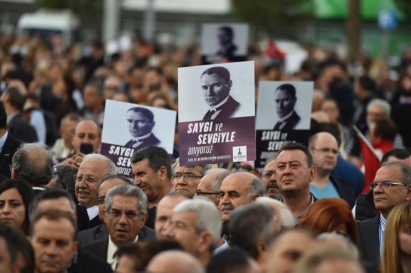 İzmir Ata'sı için tek yürek oldu