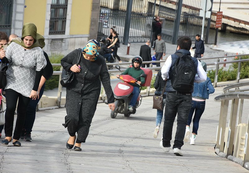 Yaya geçidi motosiklet yolu oldu