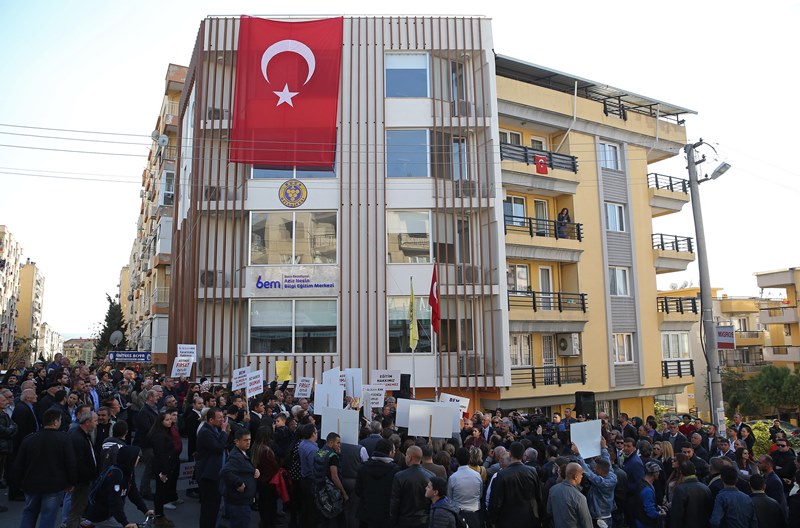 Buca'da KHK tepkisi