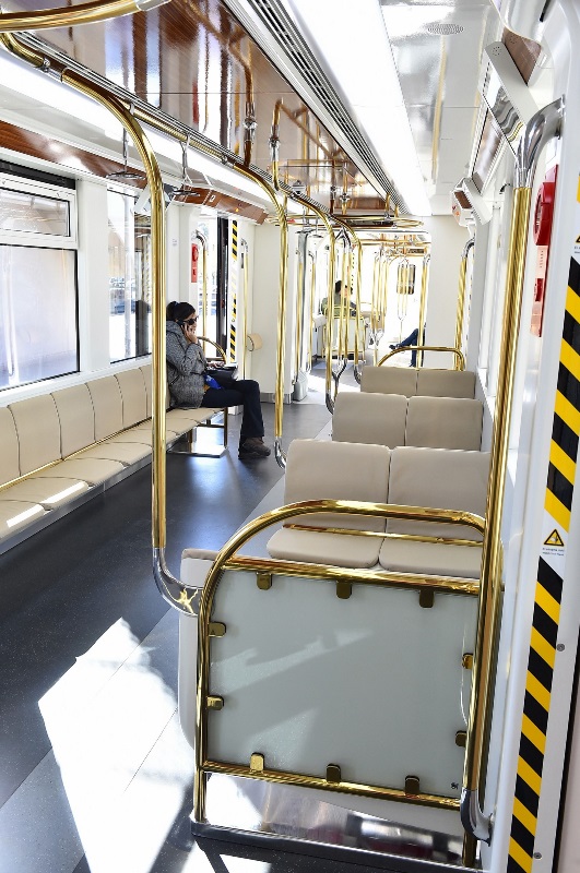 İzmir Metrosu'nda yat konsepti