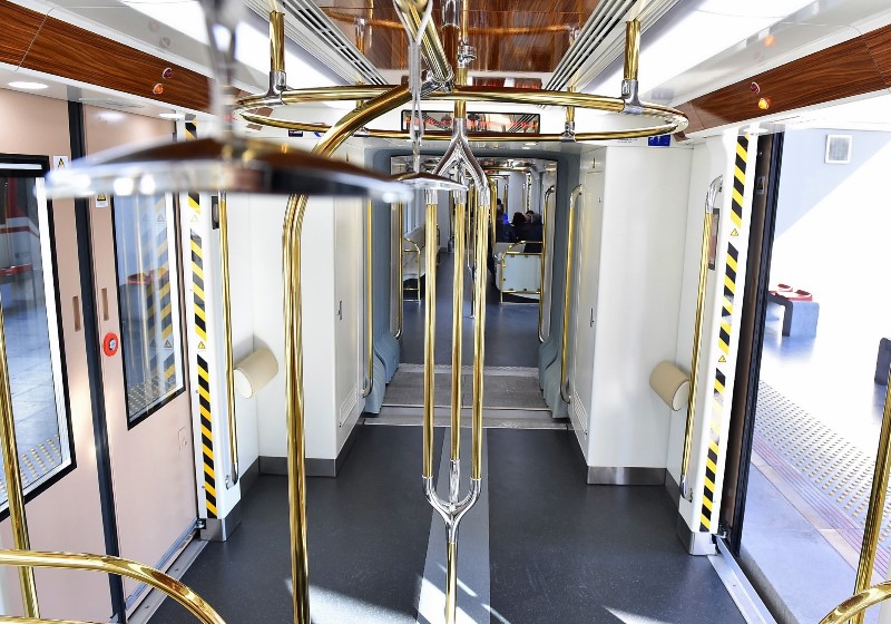 İzmir Metrosu'nda yat konsepti
