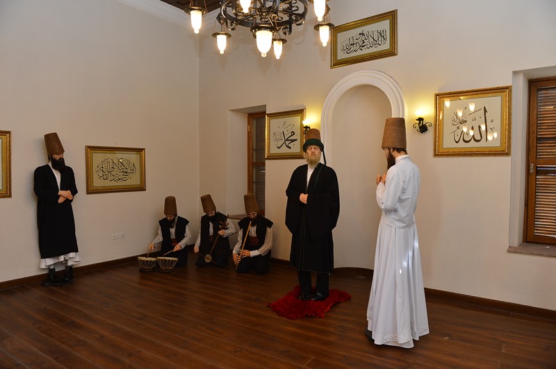 Emir Sultan’da tarihi dokunuş