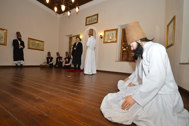 Emir Sultan’da tarihi dokunuş