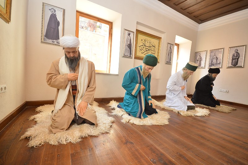 Emir Sultan’da tarihi dokunuş