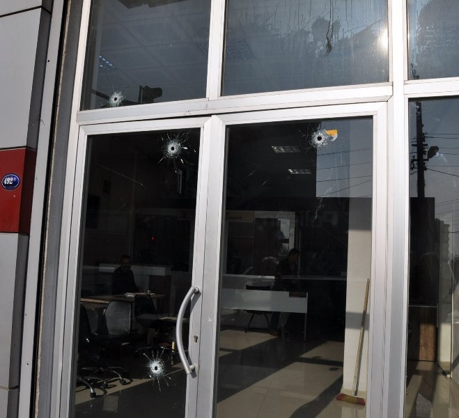 AK Parti ilçe binasına silahlı saldırı