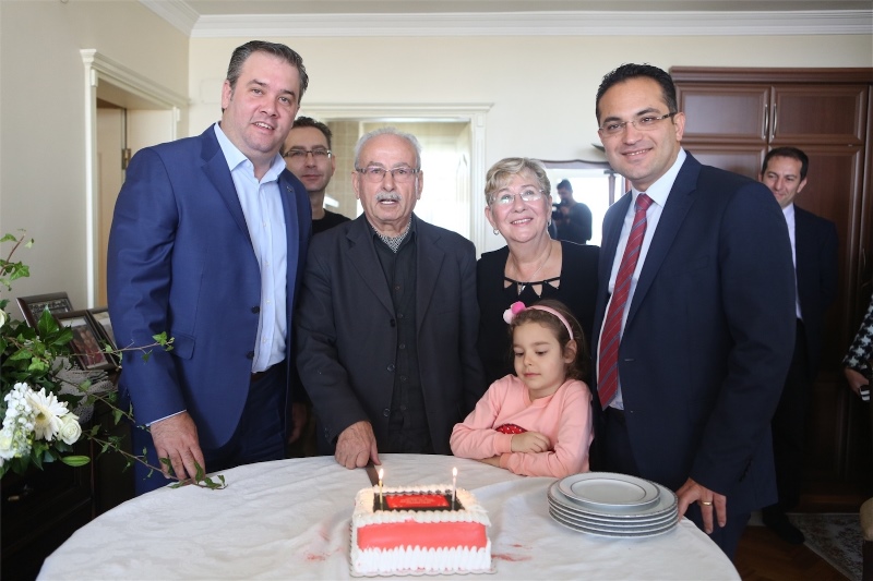 İki başkan yetiştiren bir öğretmenin gururu