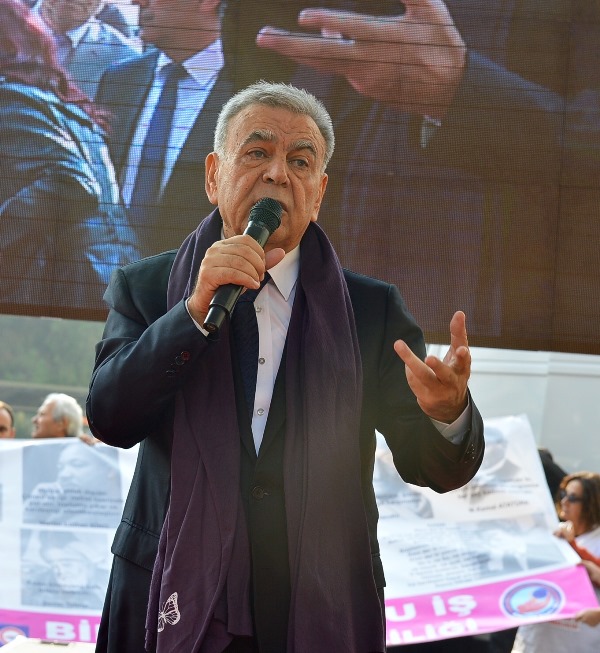 İzmirli kadınlar şiddete karşı yürüdü