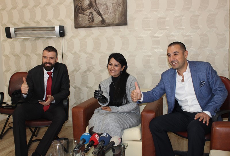 Biyonik eliyle hayata üçüncü kez dokundu