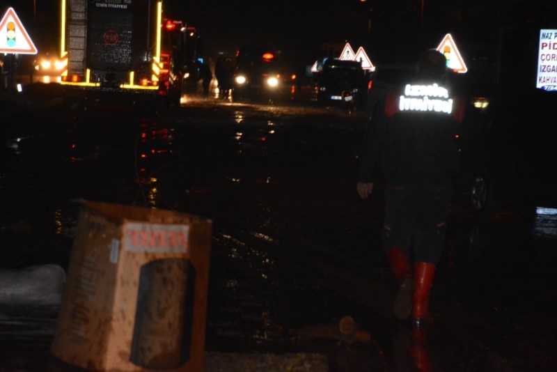 Dikili yağmura teslim oldu