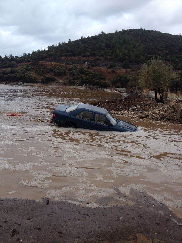 Menderes'te sel felaketi