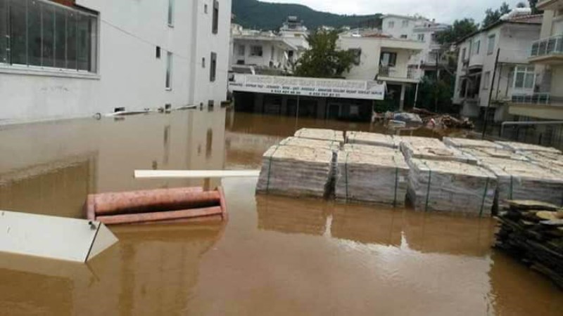 Menderes'te sel felaketi