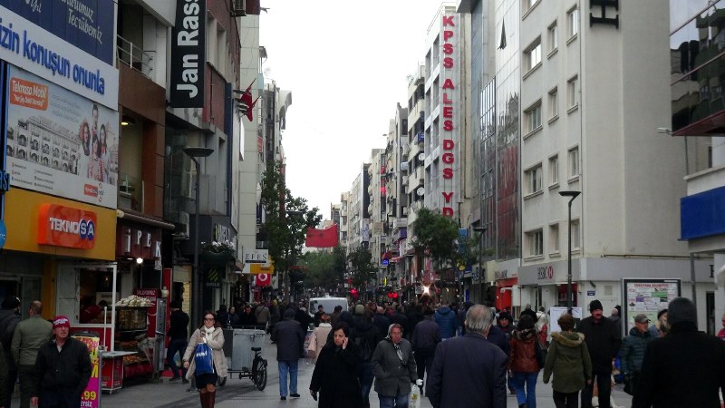 Karşıyaka Çarşısı'nda büyük panik