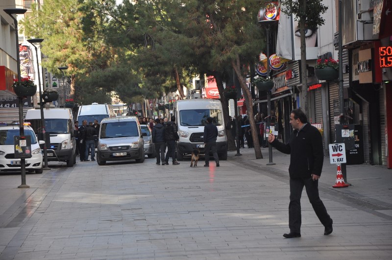 Karşıyaka Çarşısı'nda büyük panik