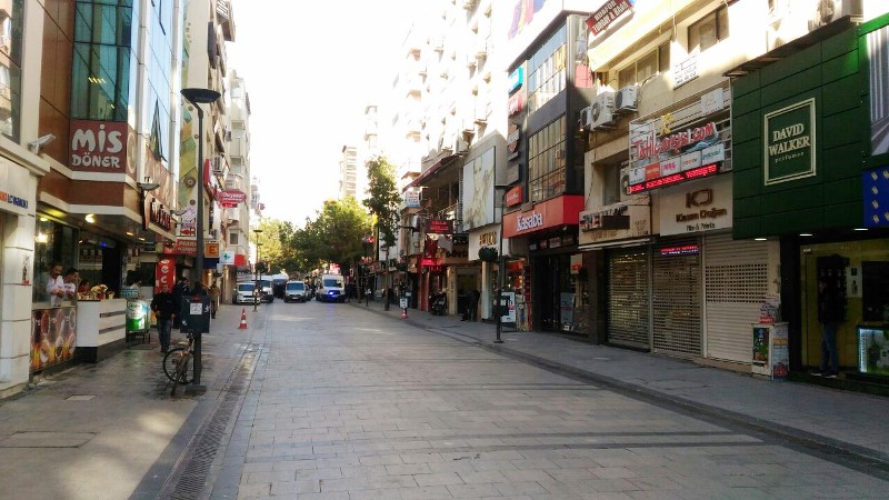 Karşıyaka Çarşısı'nda büyük panik