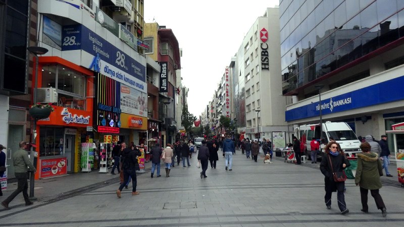 Karşıyaka Çarşısı'nda büyük panik