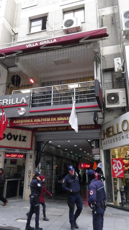 Karşıyaka Çarşısı'nda büyük panik