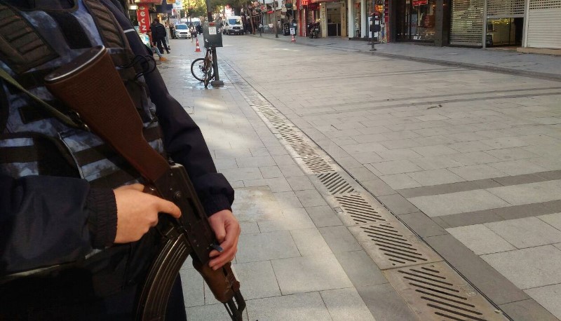 Karşıyaka Çarşısı'nda büyük panik