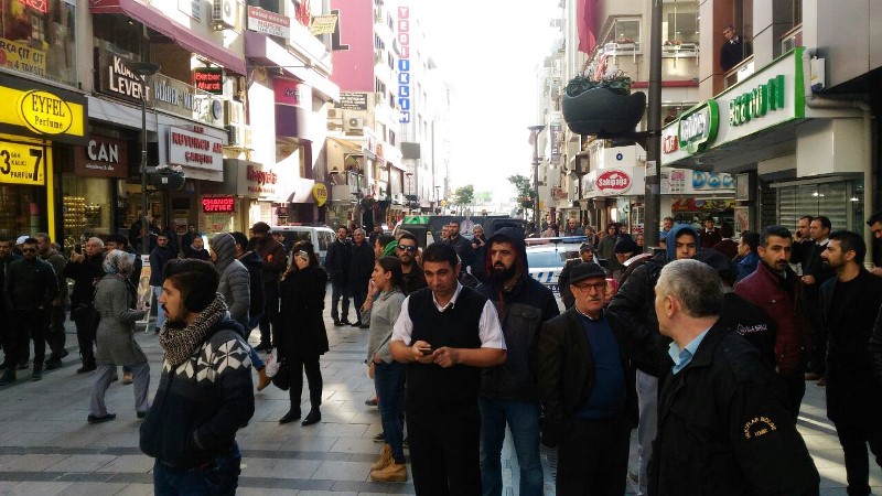 Karşıyaka Çarşısı'nda büyük panik