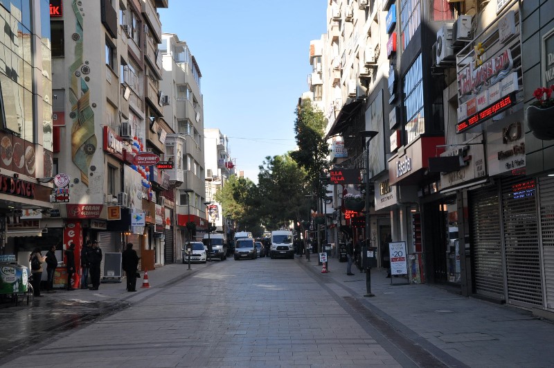 Karşıyaka Çarşısı'nda büyük panik
