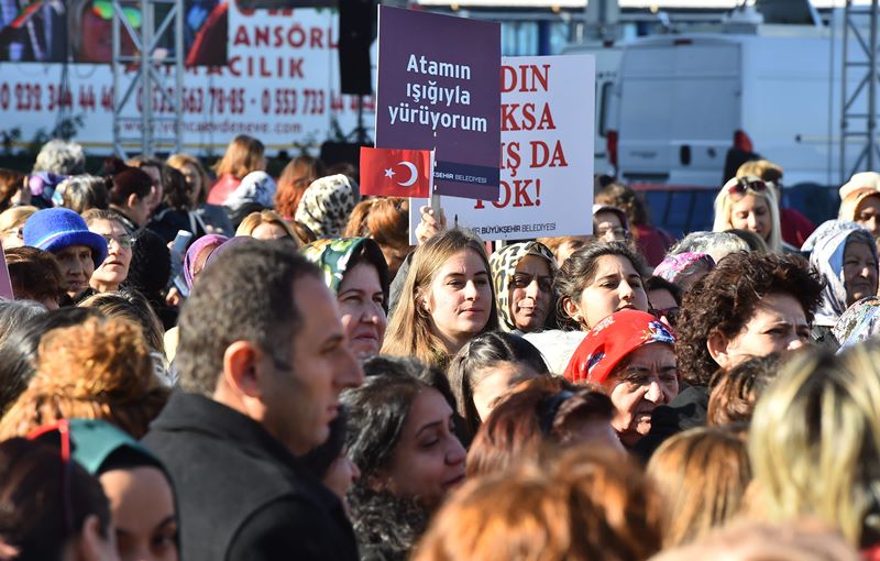 Başkan'dan kadınlara direnme çağrısı