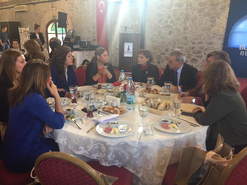 Başkan'dan kadınlara direnme çağrısı