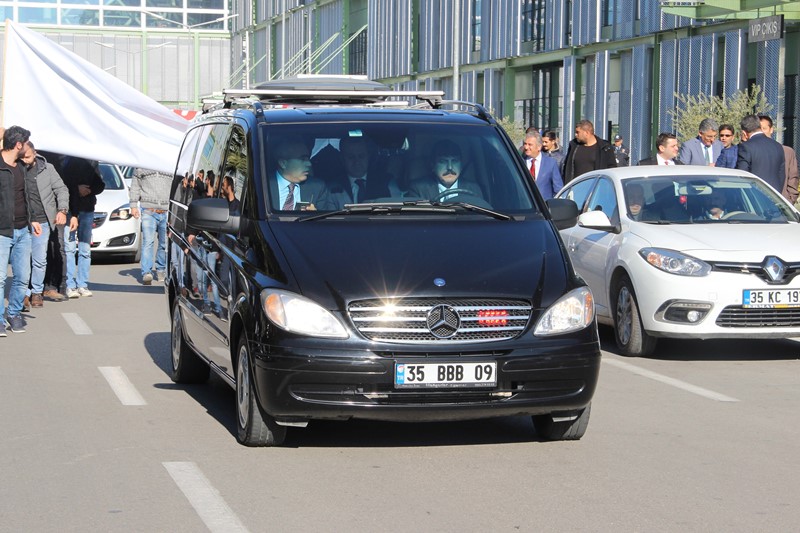 Kılıçdaroğlu, açılışlar için İzmir'de