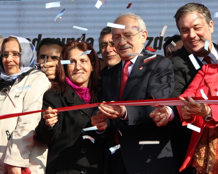 Kılıçdaroğlu, açılışlar için İzmir'de
