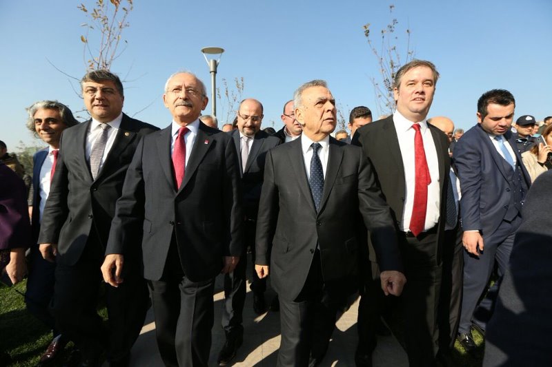 Kılıçdaroğlu, açılışlar için İzmir'de