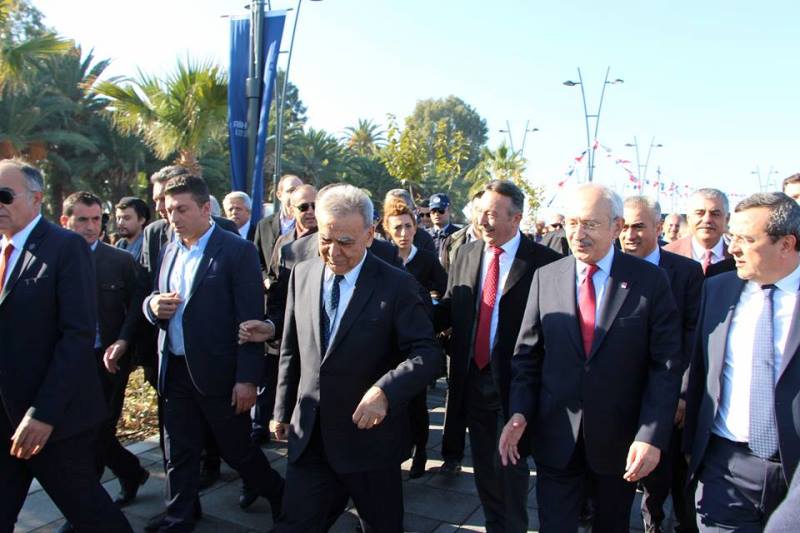 Kılıçdaroğlu, açılışlar için İzmir'de
