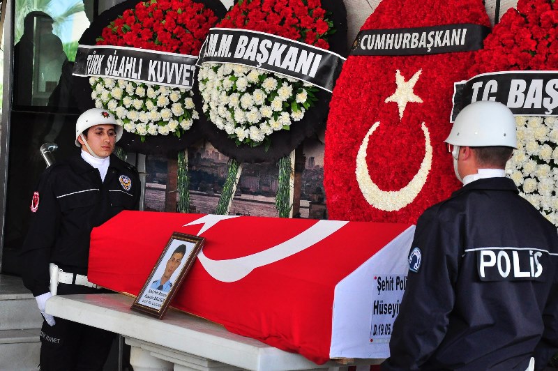 İzmir şehidini uğurladı