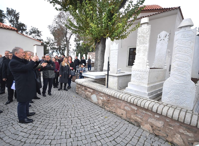 Emir Sultan görücüye çıktı