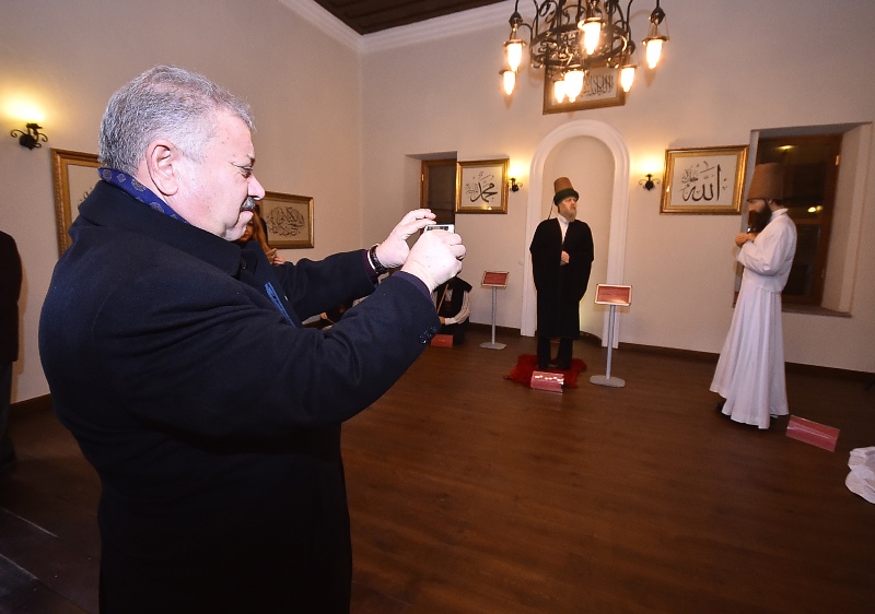 Emir Sultan görücüye çıktı