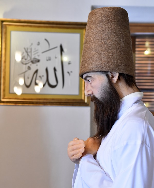 Emir Sultan görücüye çıktı