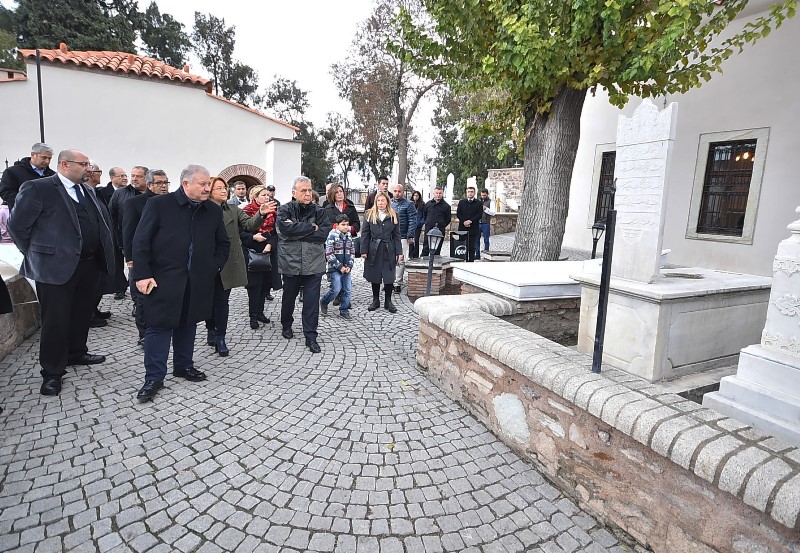 Emir Sultan görücüye çıktı