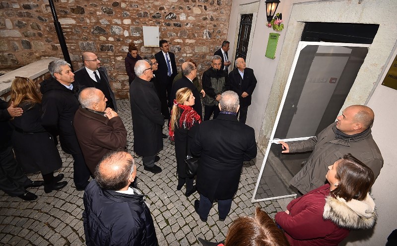 Emir Sultan görücüye çıktı