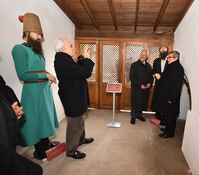 Emir Sultan görücüye çıktı
