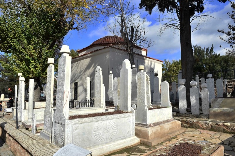 Emir Sultan görücüye çıktı