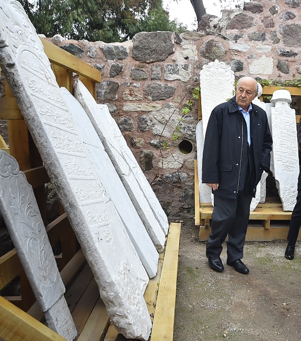 Emir Sultan görücüye çıktı