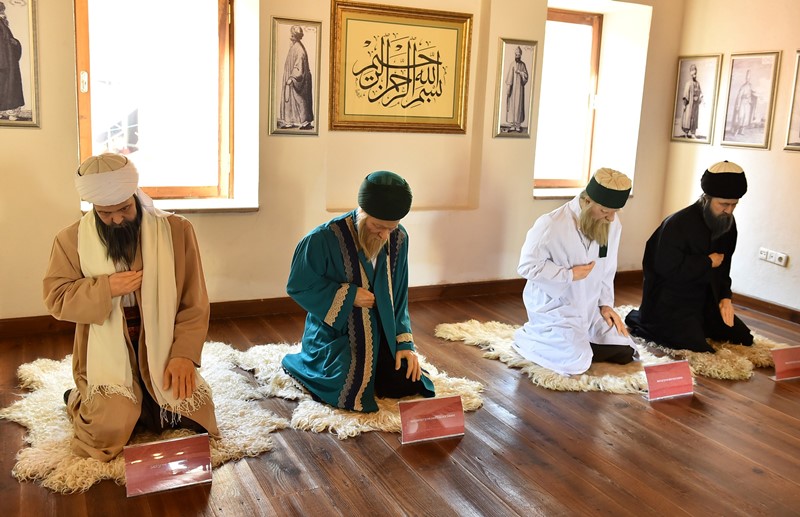 Emir Sultan görücüye çıktı