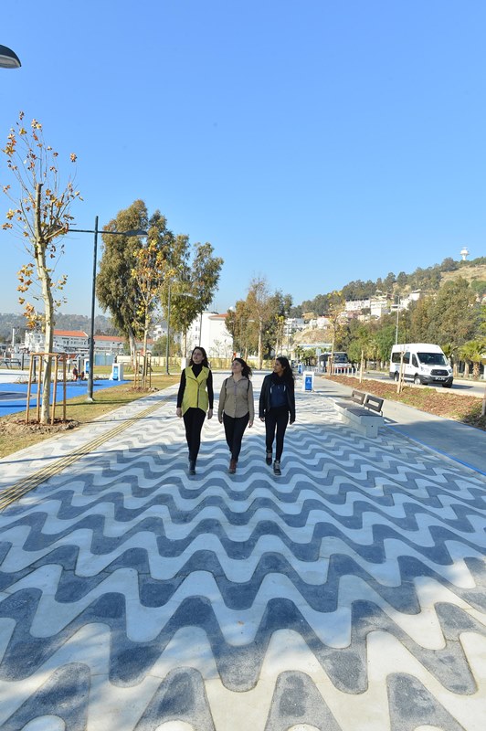 Bayraklı kıyıları yeniden doğuyor