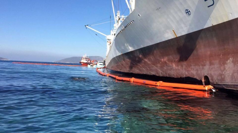 Sızan yakıt, Çeşme kıyılarını vurdu