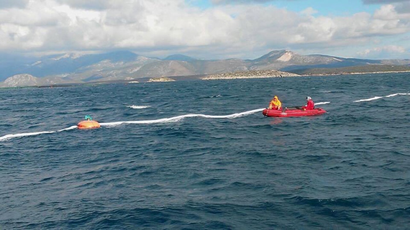 Sızan yakıt, Çeşme kıyılarını vurdu