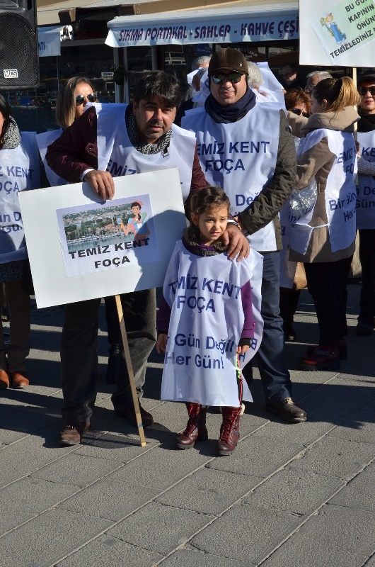 Temiz Foça için elbirliği